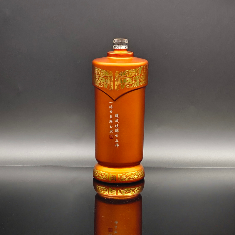 Garrafas de vodka ecológicas com etiquetas personalizadas